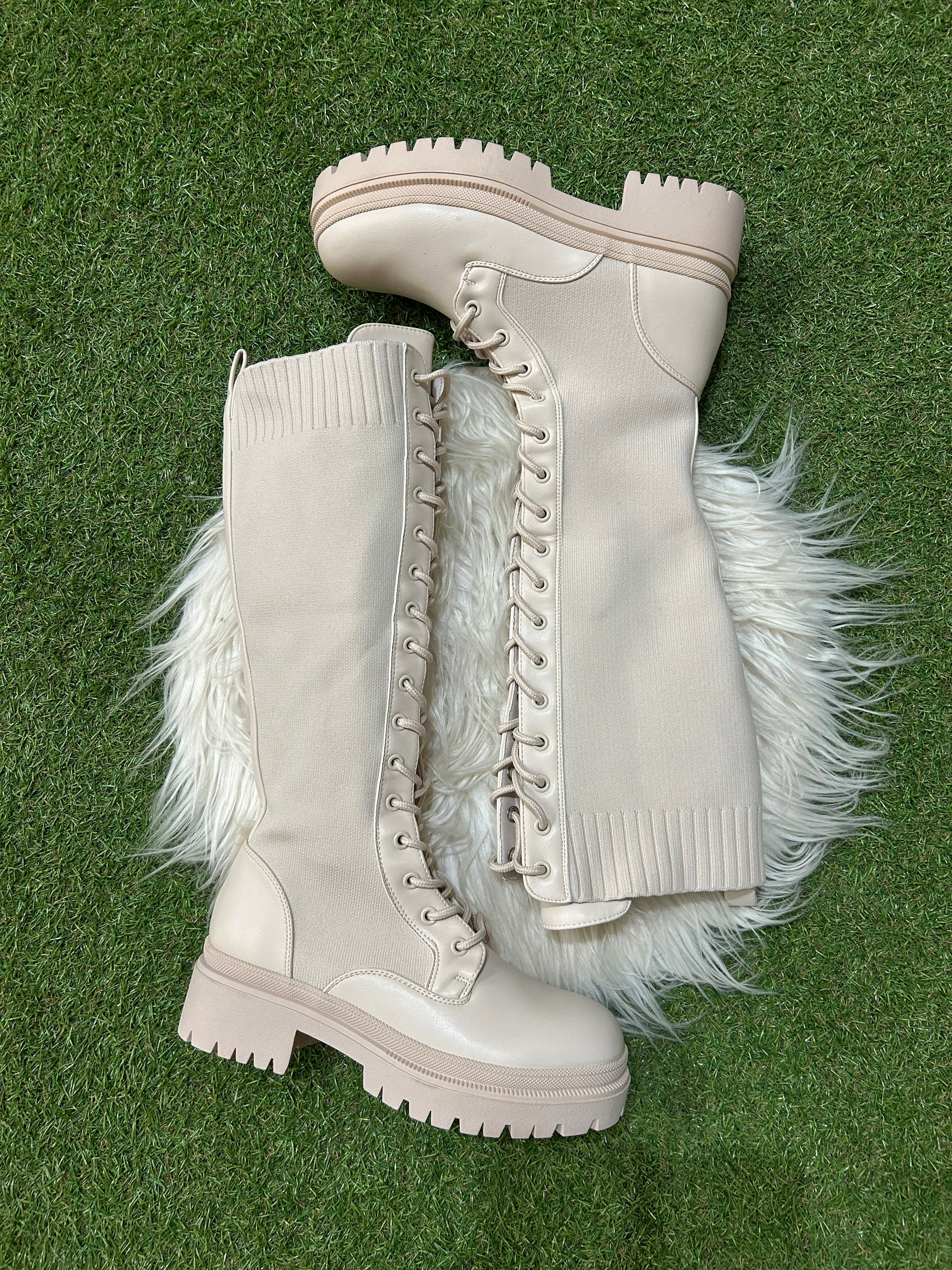 Bota alta elástica con cordones