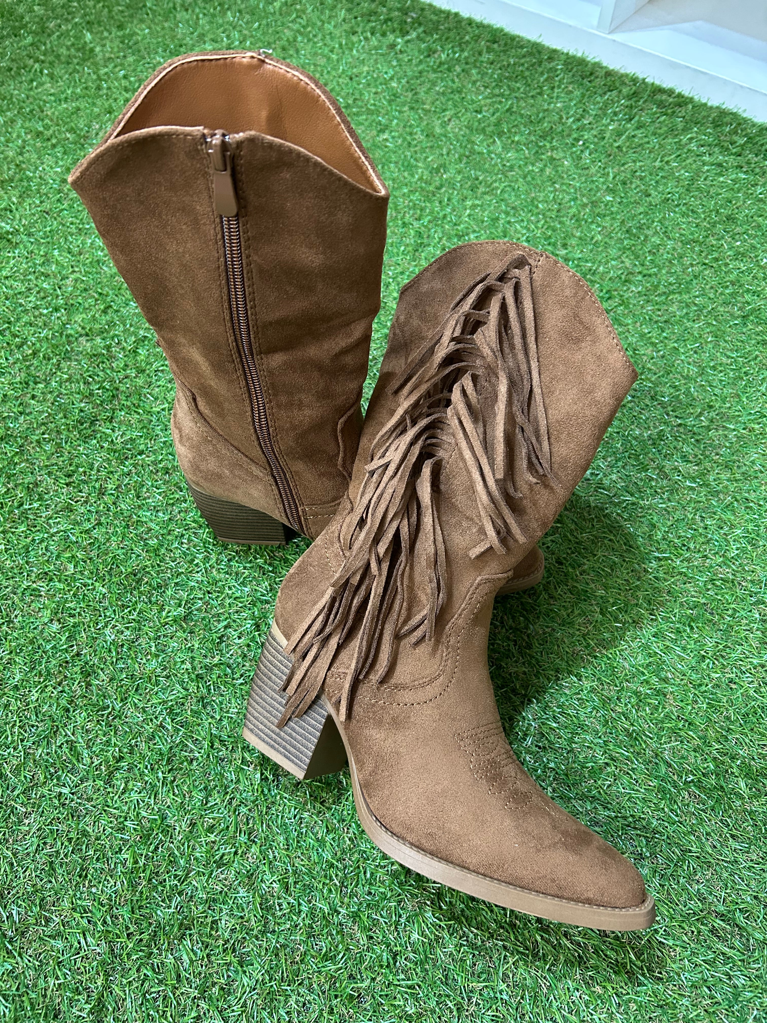 Botas cowboy marrón con flecos