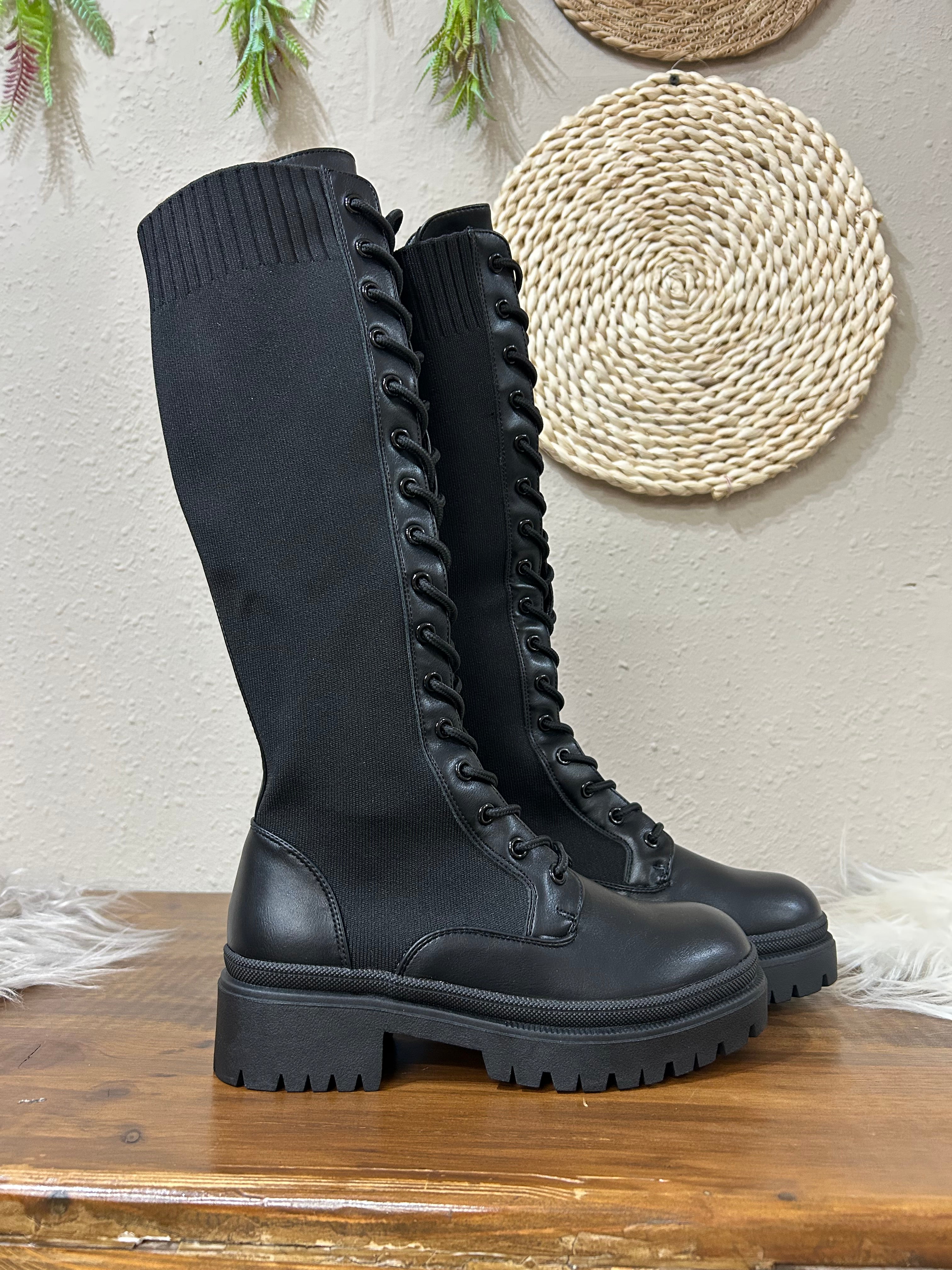 Bota alta elástica con cordones