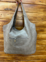 Bolso hobo grande con neceser extraíble