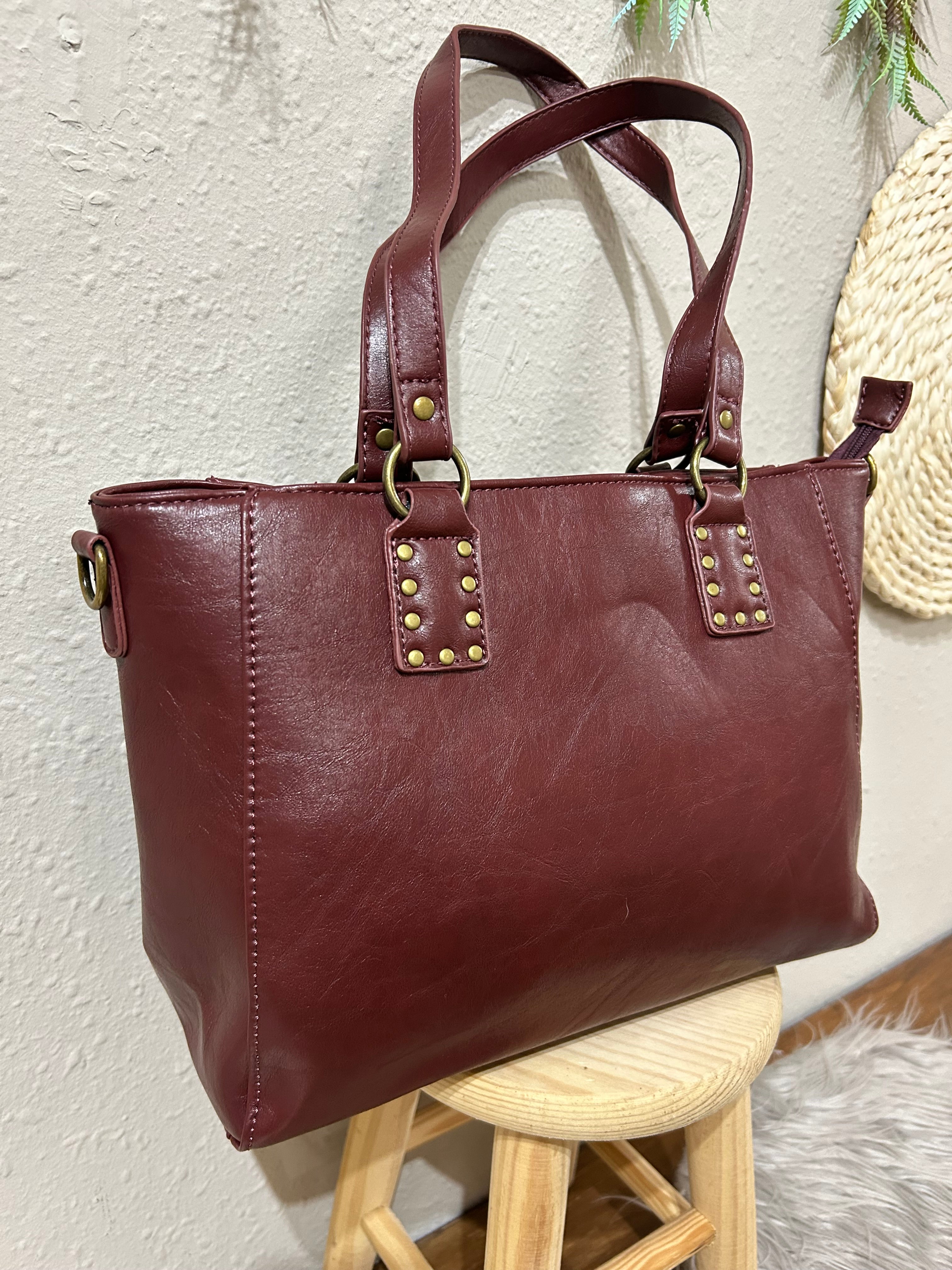 Bolso shopper tachuelas