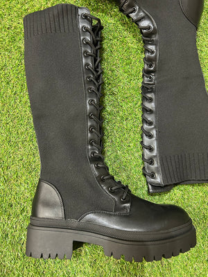 Bota alta elástica con cordones