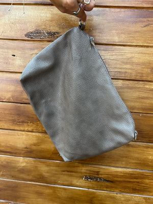 Bolso hobo grande con neceser extraíble