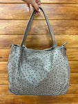 Bolso shopper con detalles metálicos efecto ante