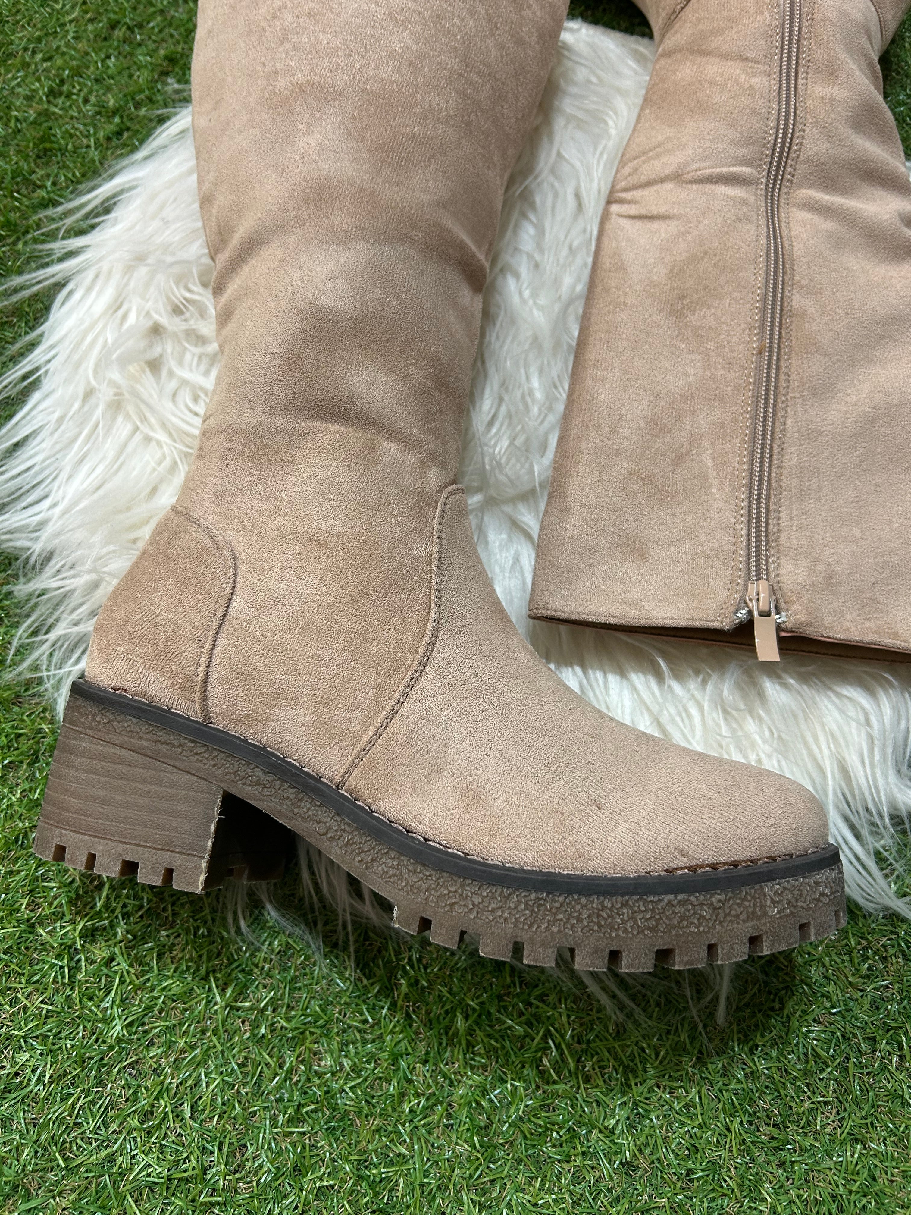 Bota tacón dentado ante