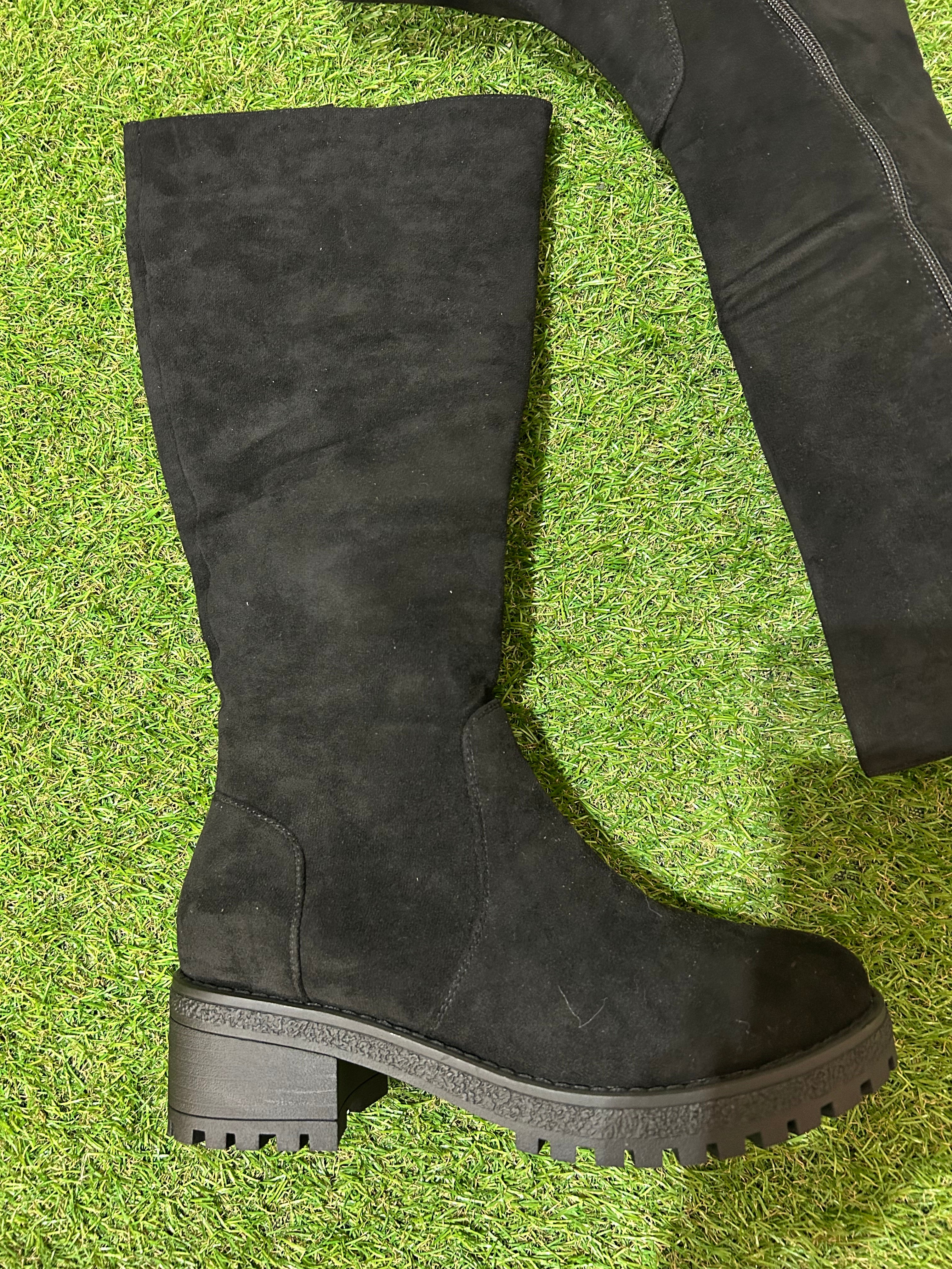 Bota tacón dentado ante