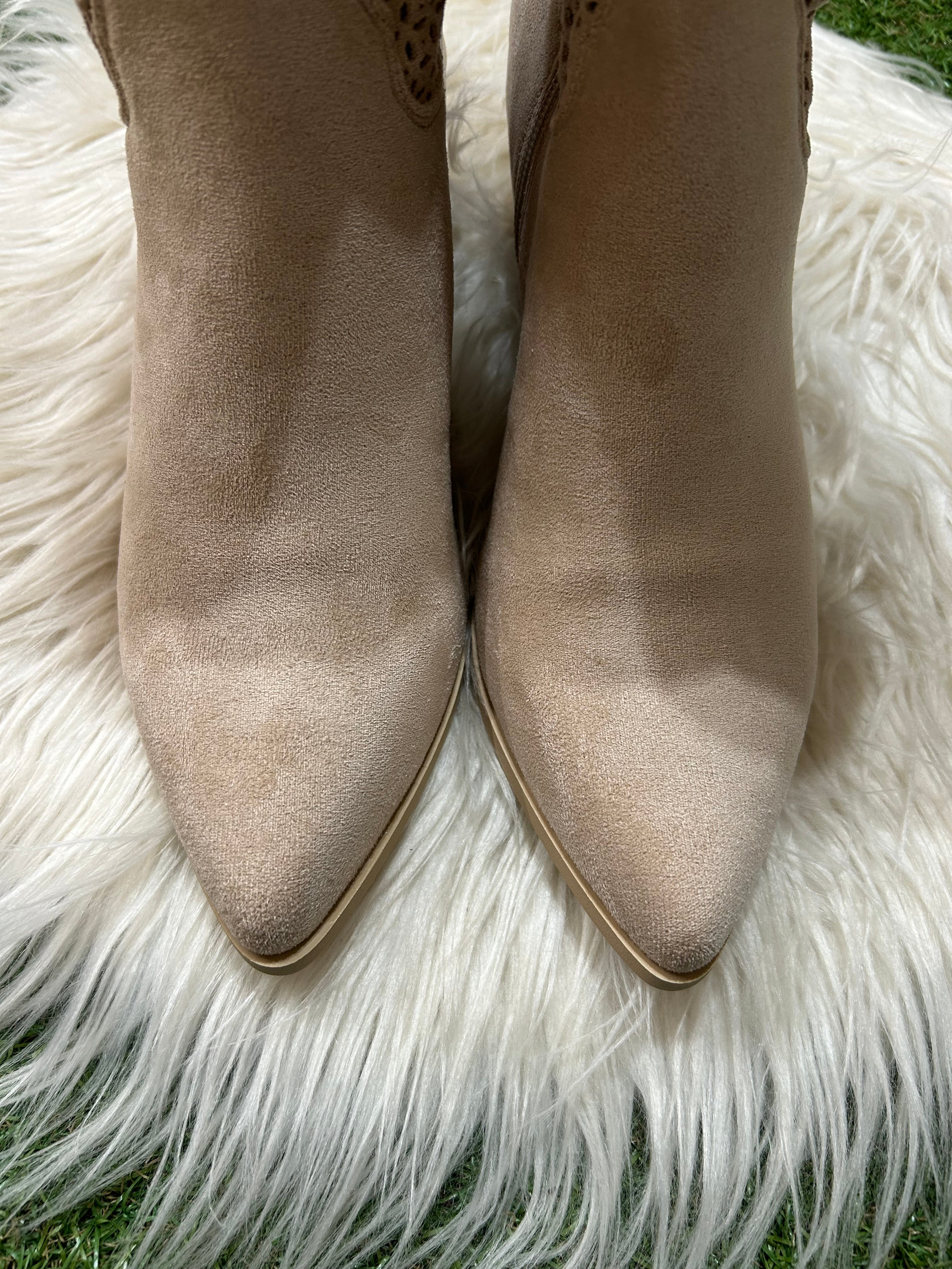 Bota Cowgirl Beige Perforada