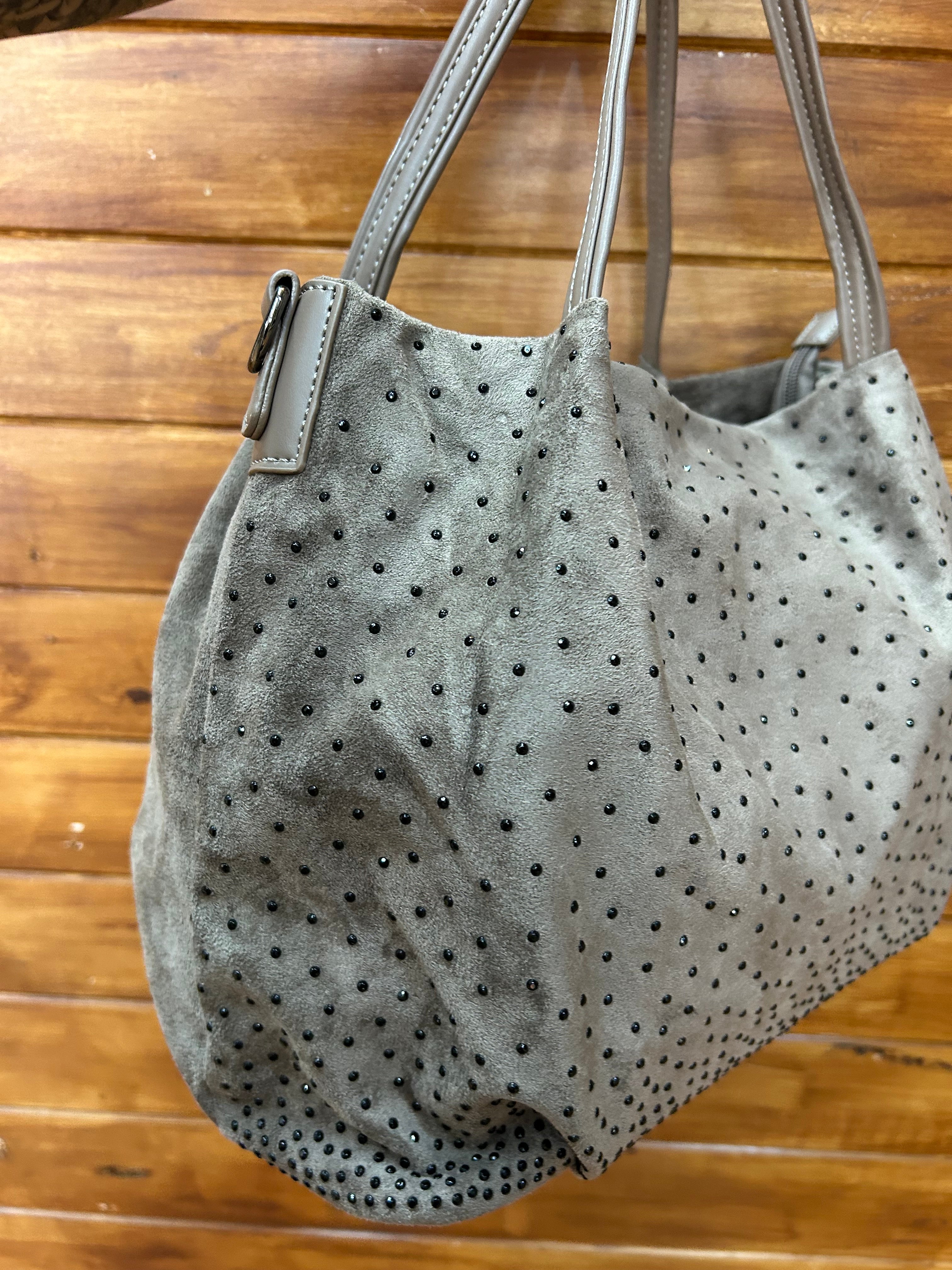 Bolso shopper con detalles metálicos efecto ante