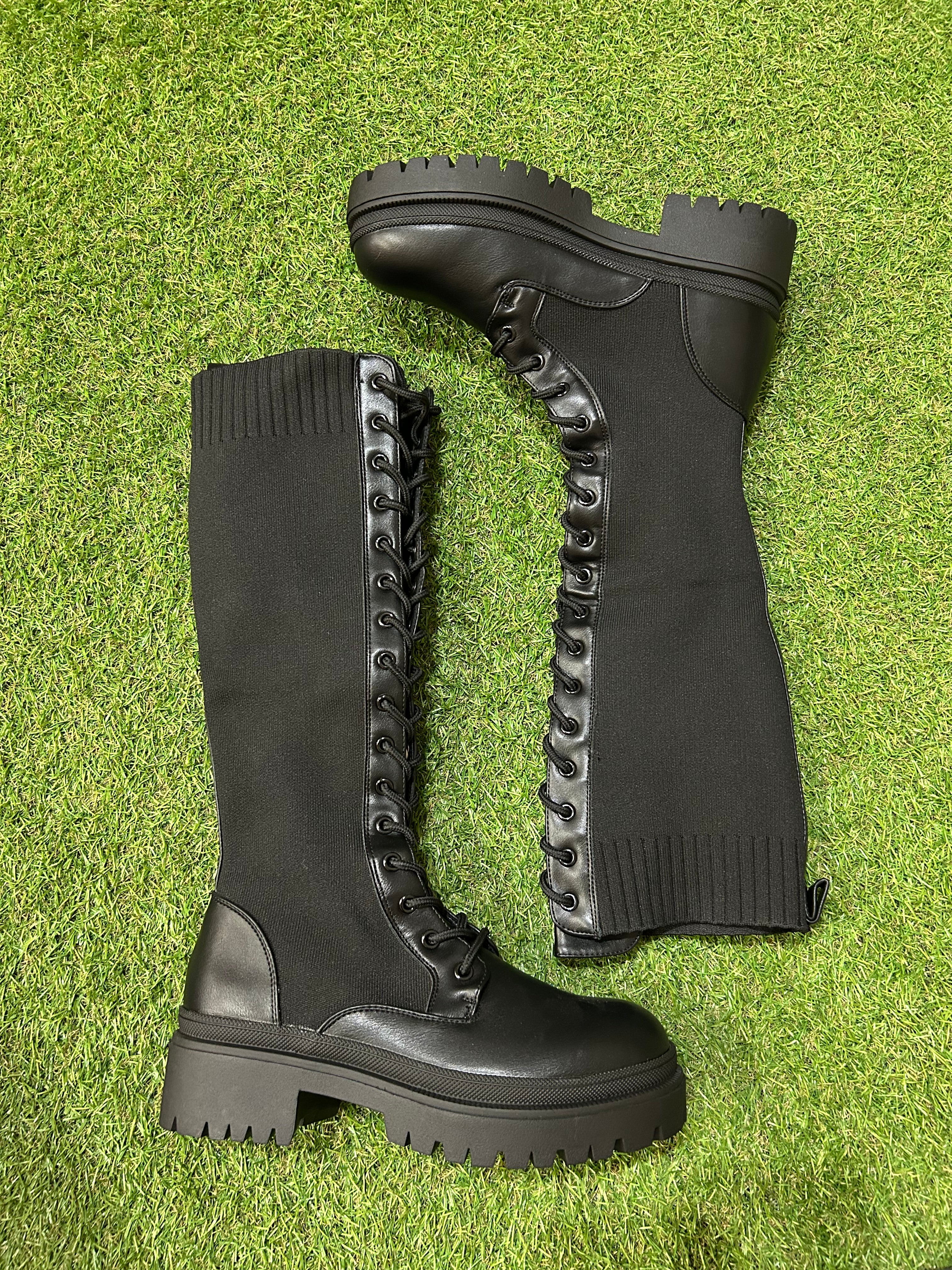 Bota alta elástica con cordones