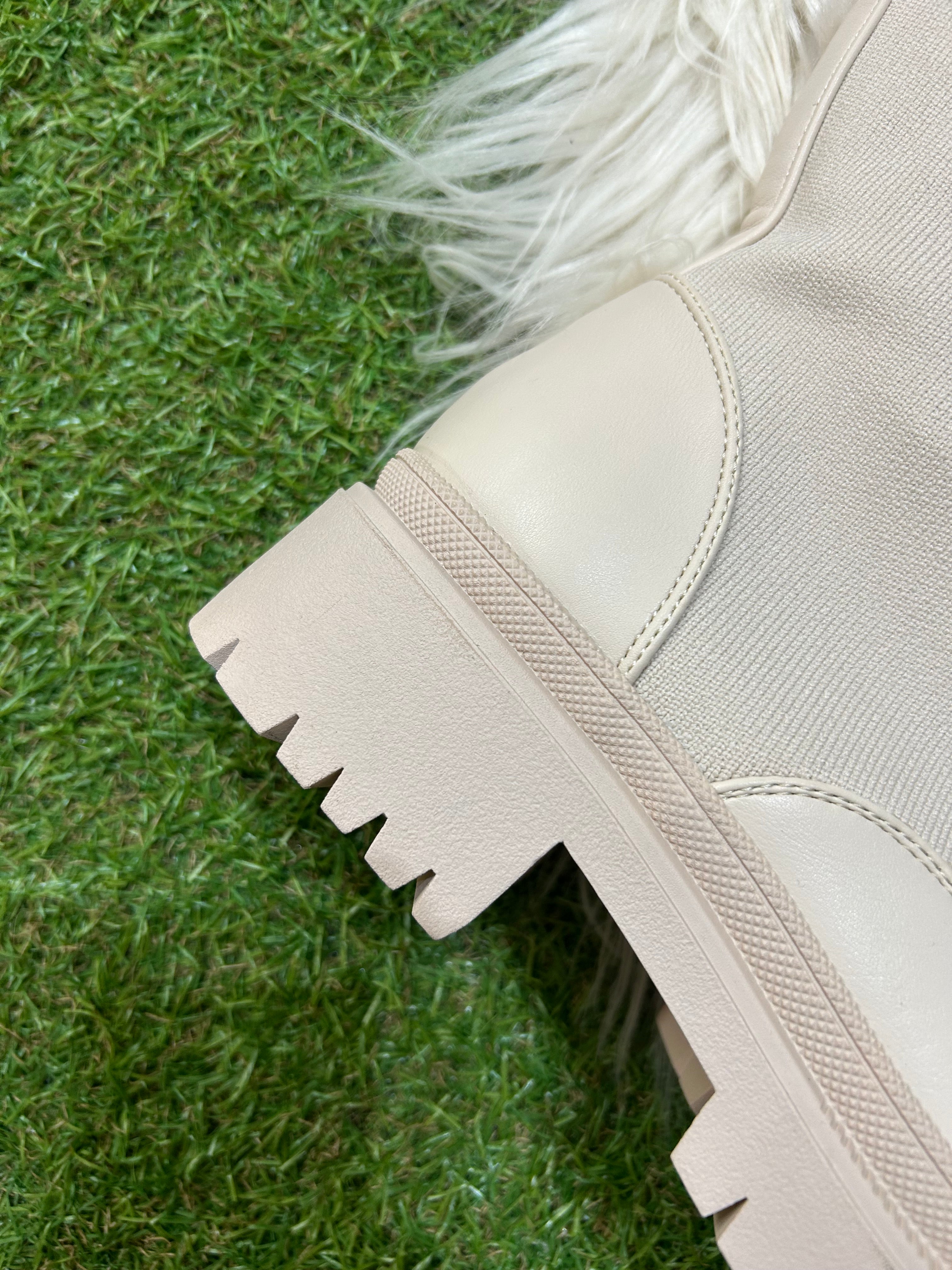 Bota alta elástica con cordones