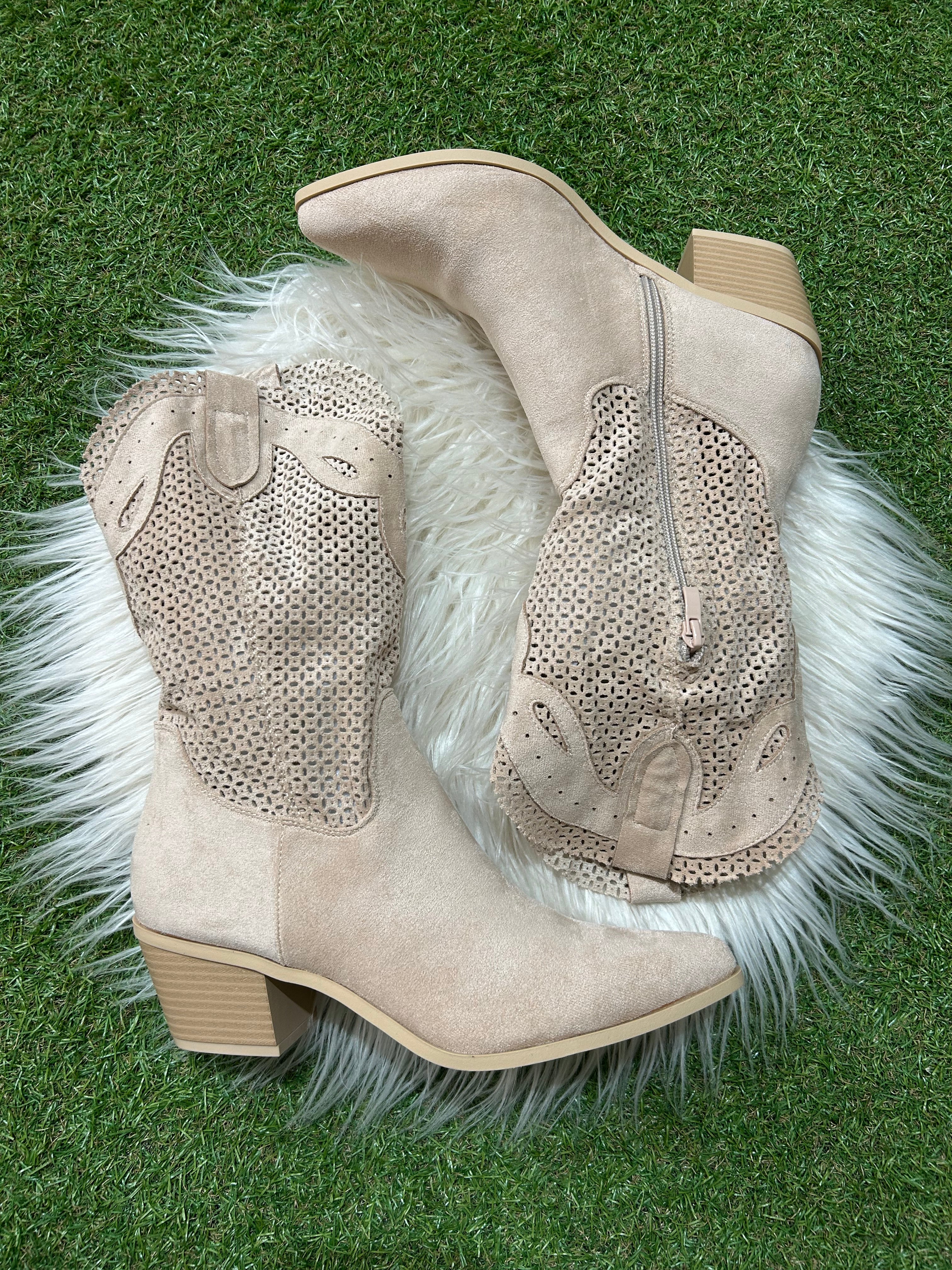 Bota Cowgirl Beige Perforada